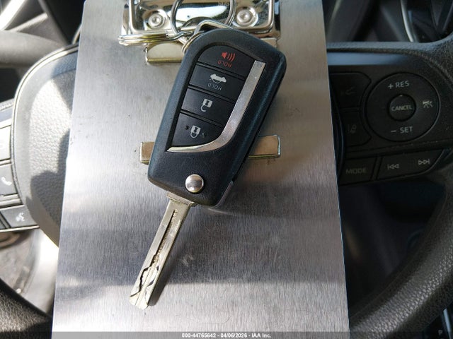 44765642 :رقم المزاد ، 5YFEPMAE7NP335255 vin ، 2022 Toyota Corolla Le مزاد بيع