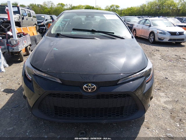 44765642 :رقم المزاد ، 5YFEPMAE7NP335255 vin ، 2022 Toyota Corolla Le مزاد بيع