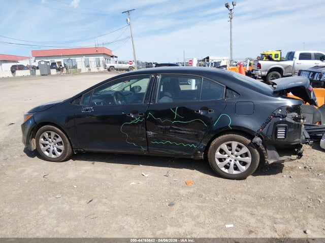 44765642 :رقم المزاد ، 5YFEPMAE7NP335255 vin ، 2022 Toyota Corolla Le مزاد بيع