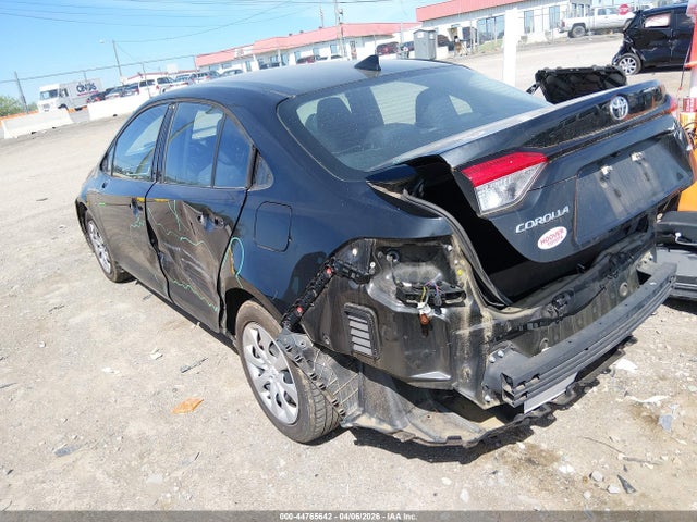 44765642 :رقم المزاد ، 5YFEPMAE7NP335255 vin ، 2022 Toyota Corolla Le مزاد بيع