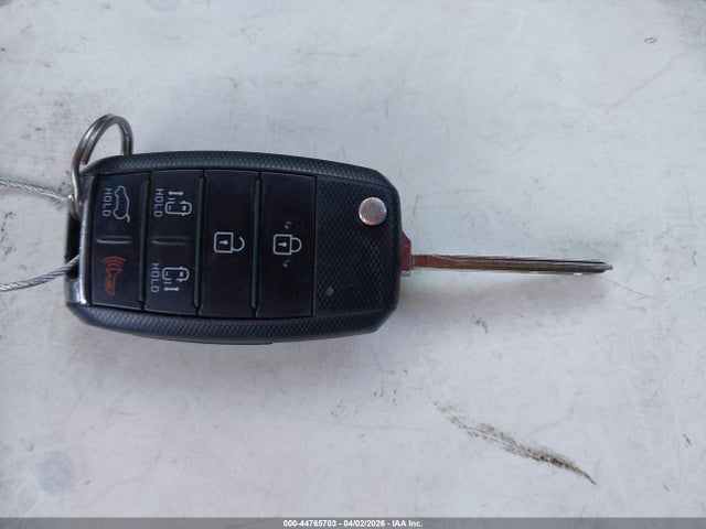 KNDMB5C11G6112908 KIA SEDONA LX