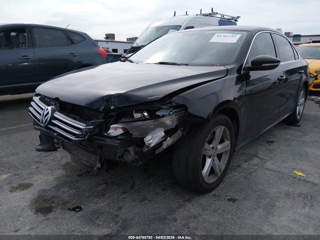 2012 Volkswagen Passat 2.5l Se მანქანა იყიდება აუქციონზე, vin: 1VWBP7A35CC019195, აუქციონის ნომერი: 44765792