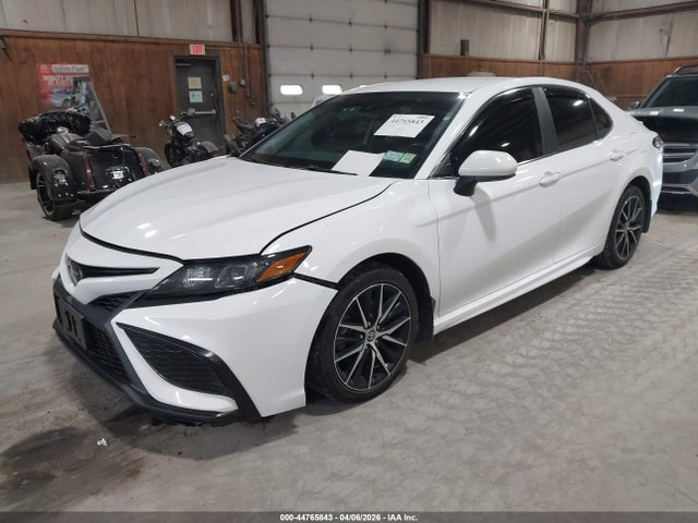 44765843 :رقم المزاد ، 4T1G11AK3MU421674 vin ، 2021 Toyota Camry Se مزاد بيع