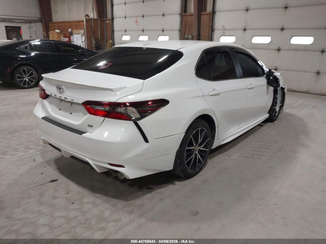 44765843 :رقم المزاد ، 4T1G11AK3MU421674 vin ، 2021 Toyota Camry Se مزاد بيع