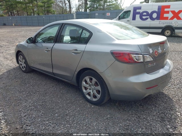 2013 MAZDA MAZDA3 JM1BL1TG5D1800842 Photo 2