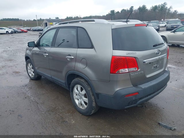 2011 KIA SORENTO 5XYKTCA16BG154590 Photo 2