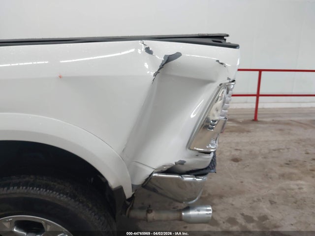 44765969 :رقم المزاد ، 1C6RR7NT3HS518393 vin ، 2017 Ram 1500 Laramie  4x4 5'7 Box مزاد بيع