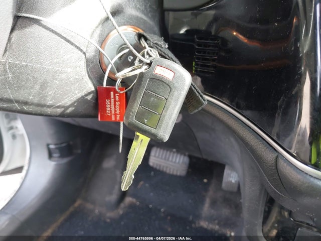 JA4AZ2A39HZ032204 Mitsubishi Outlander Es