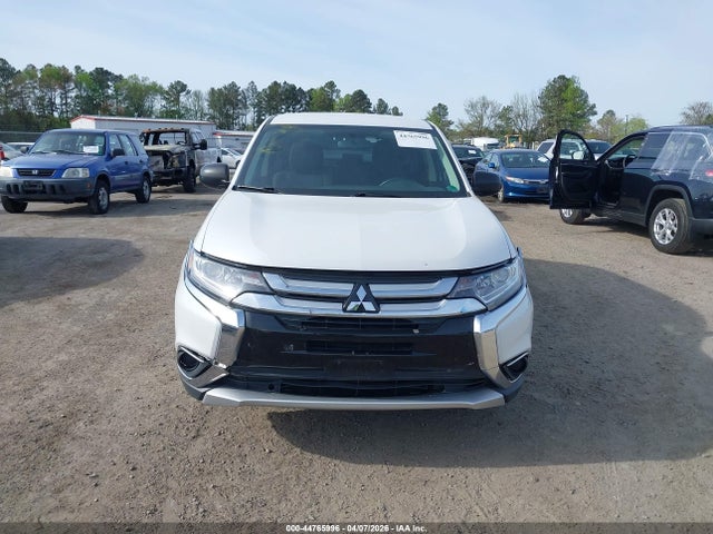 JA4AZ2A39HZ032204 Mitsubishi Outlander Es