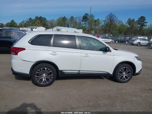 JA4AZ2A39HZ032204 Mitsubishi Outlander Es