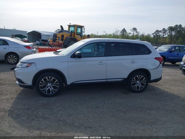 JA4AZ2A39HZ032204 Mitsubishi Outlander Es
