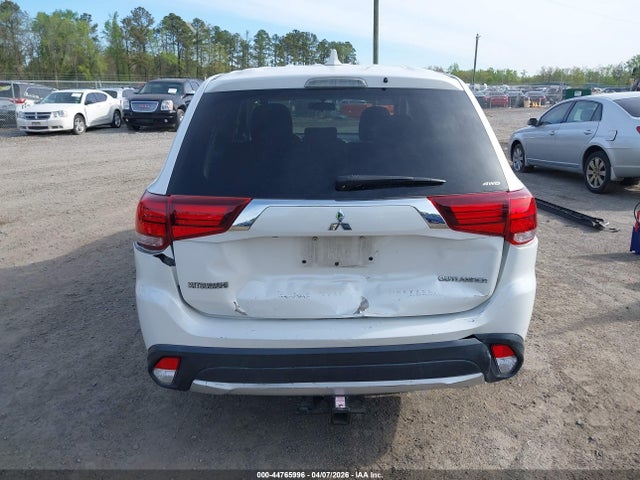 JA4AZ2A39HZ032204 Mitsubishi Outlander Es