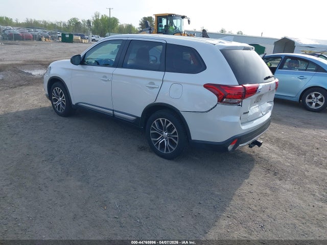 JA4AZ2A39HZ032204 Mitsubishi Outlander Es