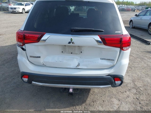 JA4AZ2A39HZ032204 Mitsubishi Outlander Es
