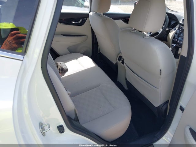 44766009 :رقم المزاد ، JN1BJ1CP3JW188924 vin ، 2018 Nissan Rogue Sport Sv مزاد بيع