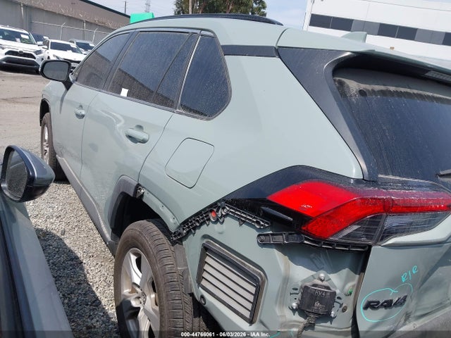 Продажа на аукционе авто 2021 Toyota Rav4 Xle, vin: 2T3W1RFV7MW111578, номер лота: 44766061