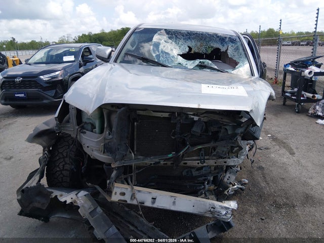 5TFAZ5CNXGX012978 Toyota Tacoma Sr5 V6