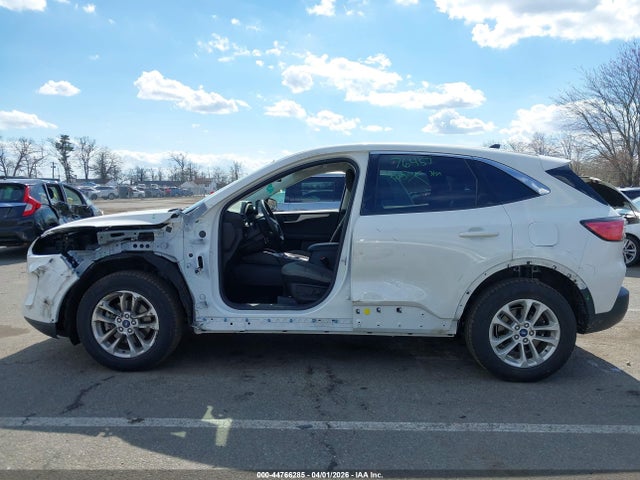 Продаж на аукціоні авто 2022 Ford Escape Se, vin: 1FMCU9G63NUB60675, номер лоту: 44766285