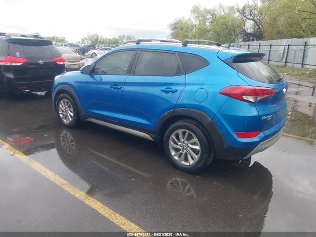 2017 HYUNDAI TUCSON KM8J33A23HU324850 Photo 2