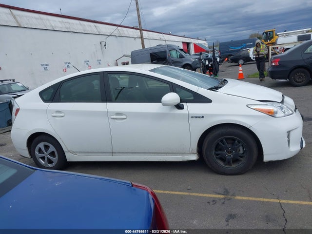 Toyota Prius Three 2015 JTDKN3DU7F1912863 Image 13