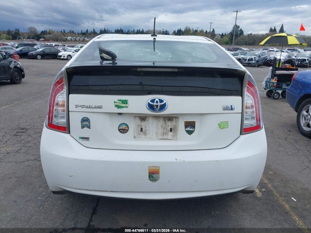 Toyota Prius Three 2015 JTDKN3DU7F1912863 Image 16