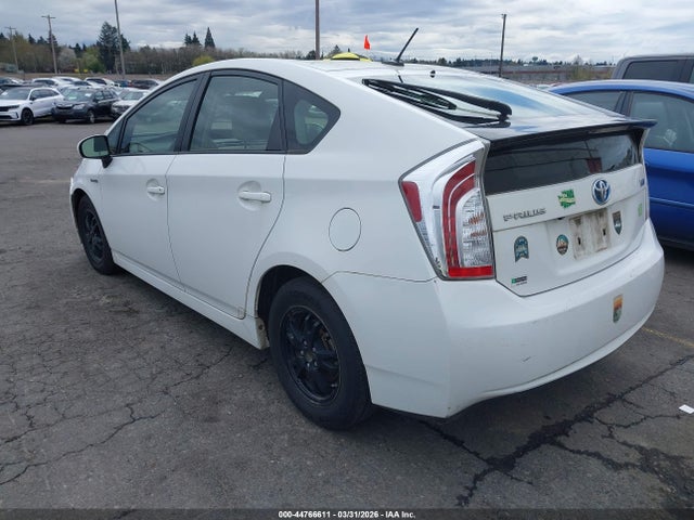 Toyota Prius Three 2015 JTDKN3DU7F1912863 Image 3