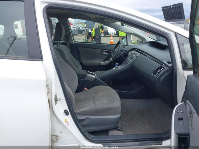 Toyota Prius Three 2015 JTDKN3DU7F1912863 Image 5
