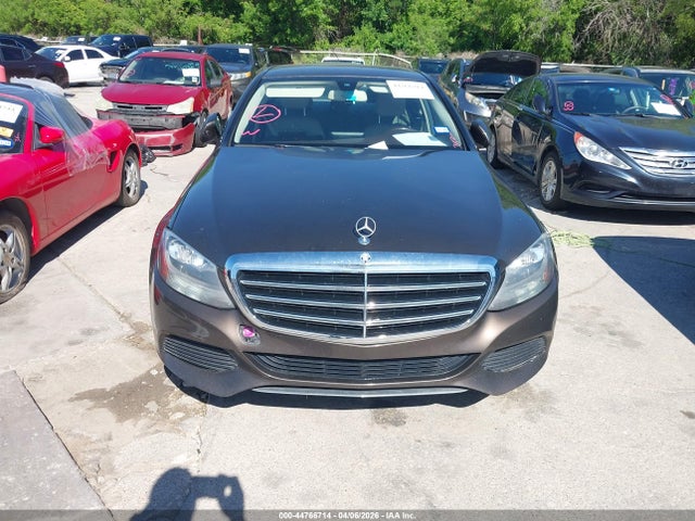55SWF4JB9HU217123 Mercedes-Benz C 300 Luxury
