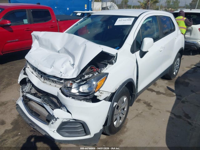 Chevrolet TRAX LS 2019 3GNCJKSB9KL118579 Image 2