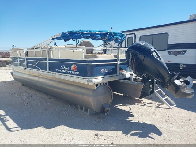 Suntracker Pontoon 2019 BUJ70410E919 Image 3