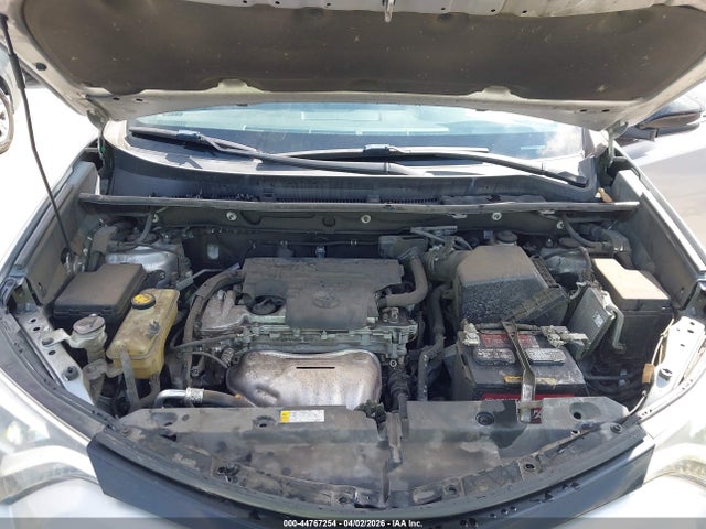 2T3NFREV1GW300584 Toyota RAV4 SE