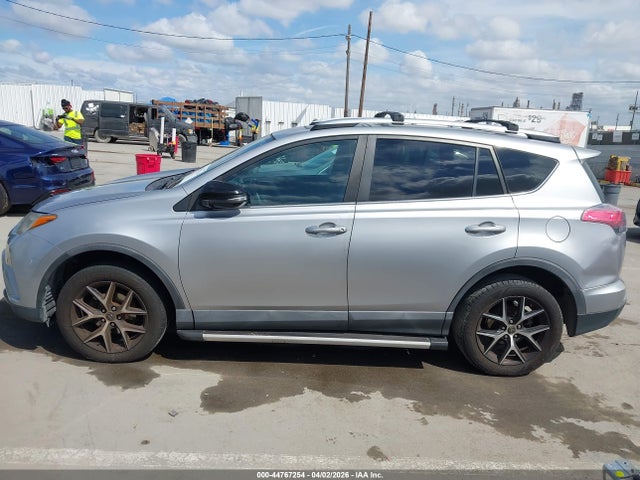 2T3NFREV1GW300584 Toyota RAV4 SE