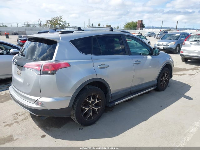 2T3NFREV1GW300584 Toyota RAV4 SE