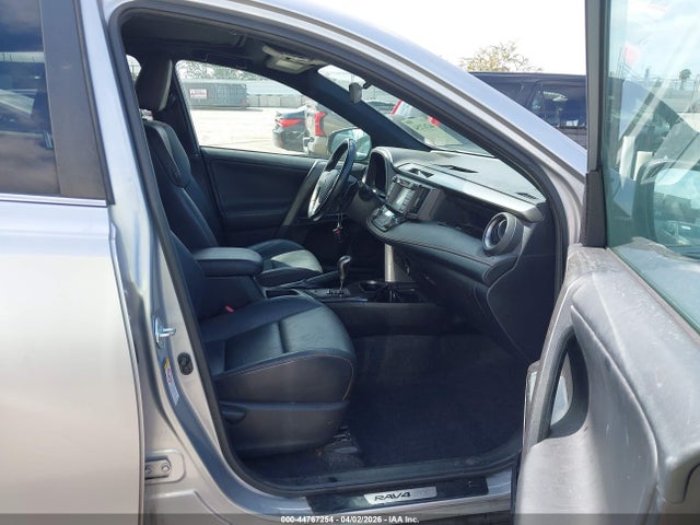 2T3NFREV1GW300584 Toyota RAV4 SE