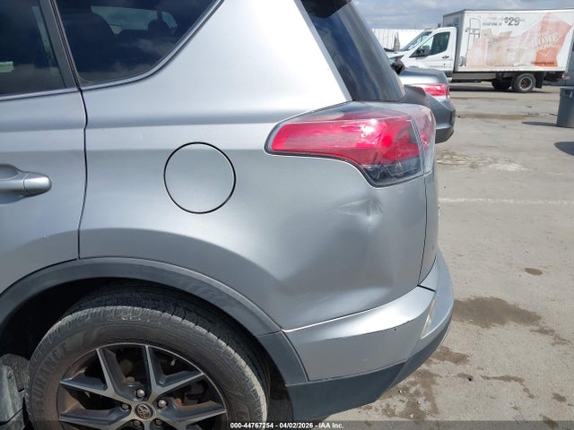 2T3NFREV1GW300584 Toyota RAV4 SE