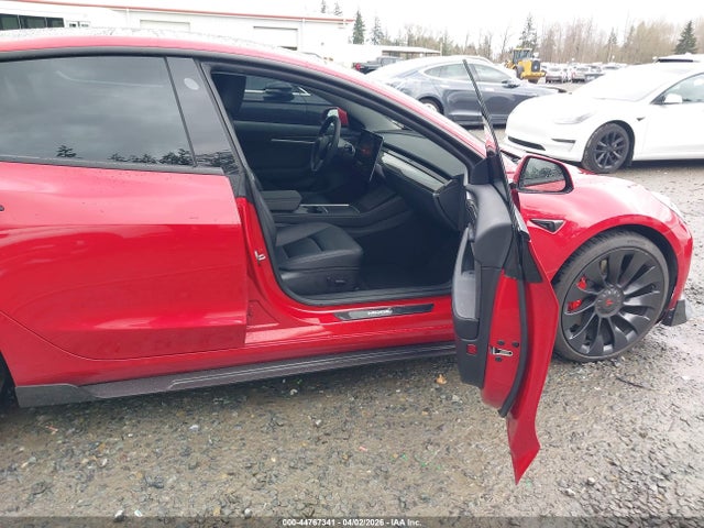 2022 Tesla Model 3 Performance Dual Motor All-wheel Drive მანქანა იყიდება აუქციონზე, vin: 5YJ3E1EC7NF275607, აუქციონის ნომერი: 44767341