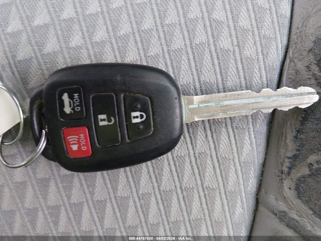 4T1BF1FK2FU900532 Toyota CAMRY SE