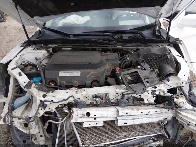 44767449 :رقم المزاد ، 1HGCR3F84FA028048 vin ، 2015 Honda Accord Ex-l V-6 مزاد بيع