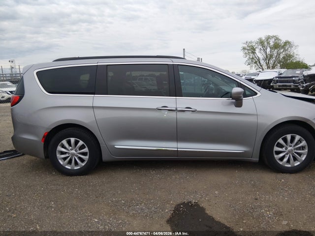 Auction sale of the 2017 Chrysler Pacifica Touring-l, vin: 2C4RC1BGXHR583578, lot number: 44767471