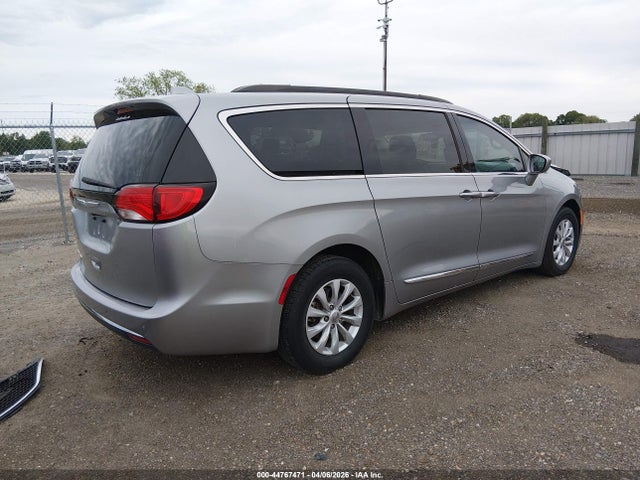 Auction sale of the 2017 Chrysler Pacifica Touring-l, vin: 2C4RC1BGXHR583578, lot number: 44767471