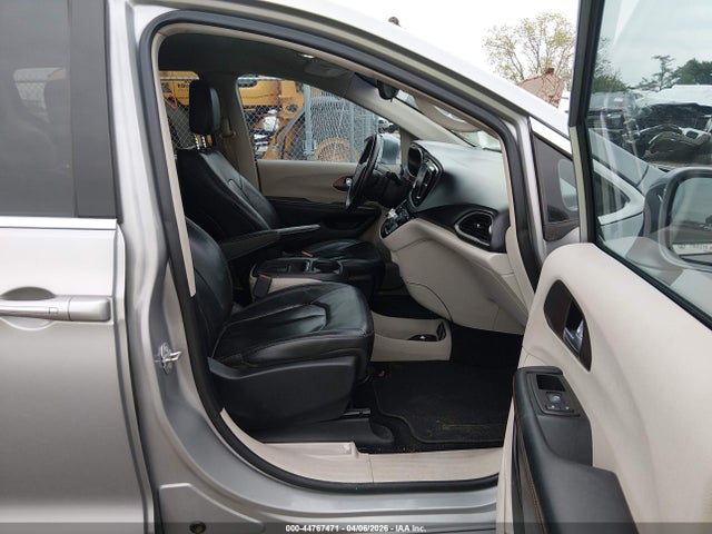 Auction sale of the 2017 Chrysler Pacifica Touring-l, vin: 2C4RC1BGXHR583578, lot number: 44767471