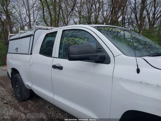 Продаж на аукціоні авто 2018 Toyota Tundra Sr 4.6l V8, vin: 5TFUM5F15JX075188, номер лоту: 44767539
