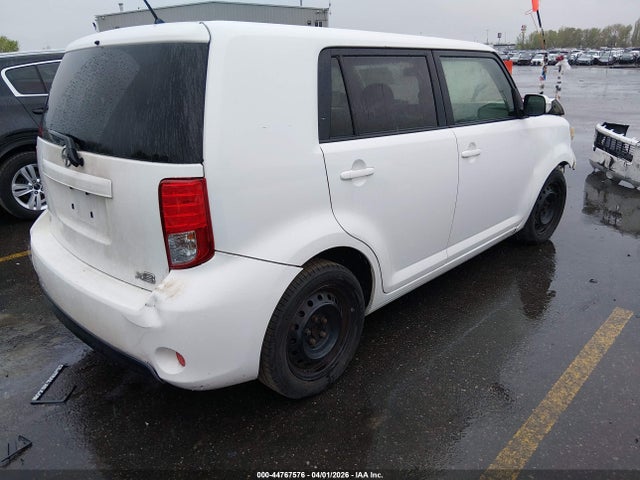 Scion XB 2014 JTLZE4FE0EJ055900 Image 4