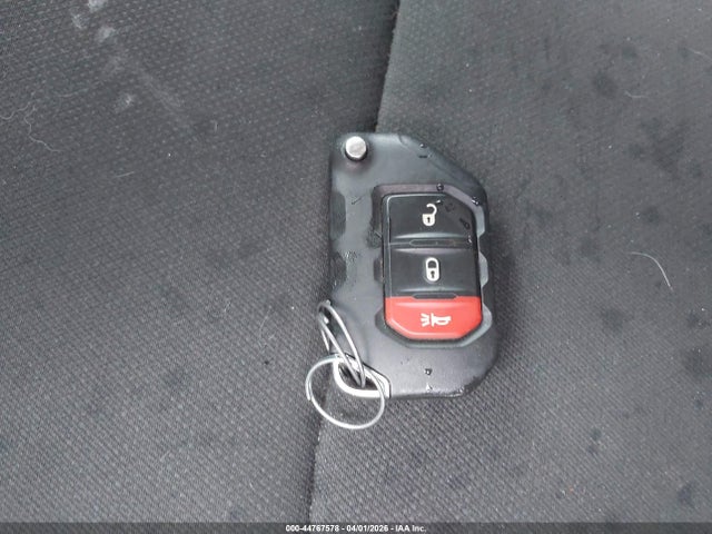 1C4HJXDG5JW111447 Jeep Wrangler Unlimited Sport S 4x4