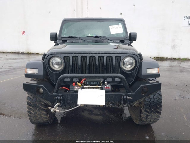 1C4HJXDG5JW111447 Jeep Wrangler Unlimited Sport S 4x4