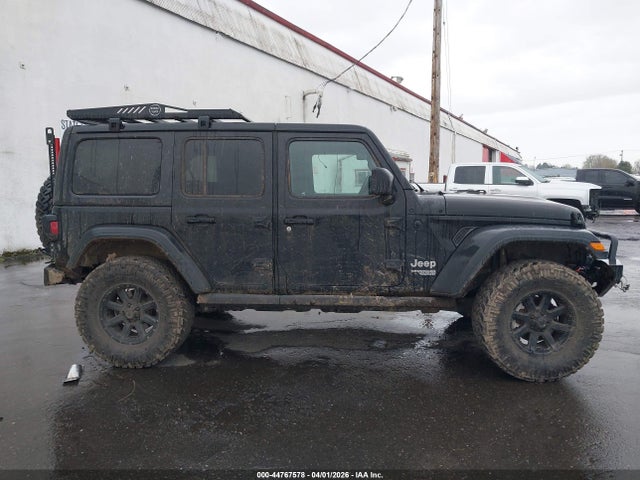 1C4HJXDG5JW111447 Jeep Wrangler Unlimited Sport S 4x4