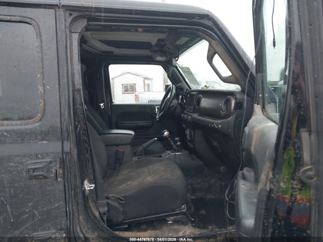 1C4HJXDG5JW111447 Jeep Wrangler Unlimited Sport S 4x4