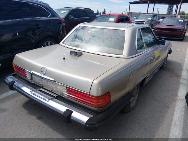 44767589 :رقم المزاد ، WDBBA45C1FA018671 vin ، 1985 Mercedes-benz 380 Sl مزاد بيع