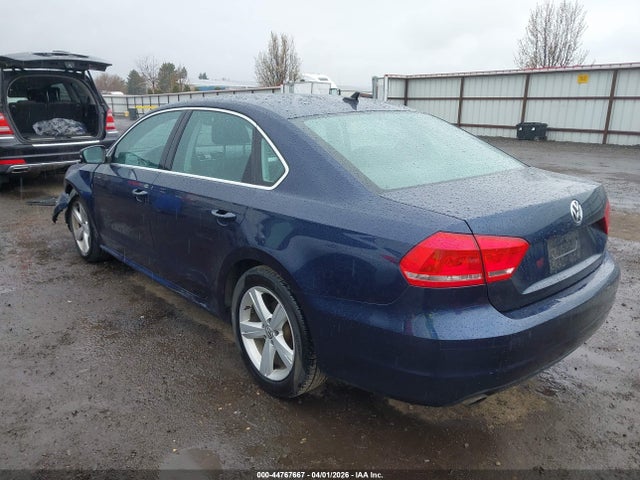 2012 VOLKSWAGEN PASSAT 1VWBP7A3XCC106641 Photo 2