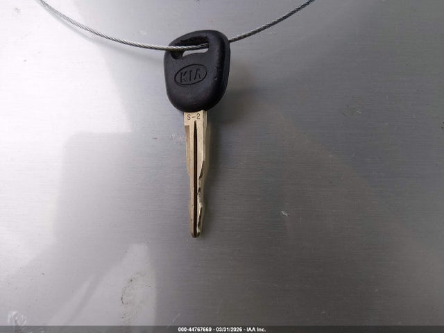 44767669 :رقم المزاد ، KNADC125836212361 vin ، 2003 Kia Rio مزاد بيع